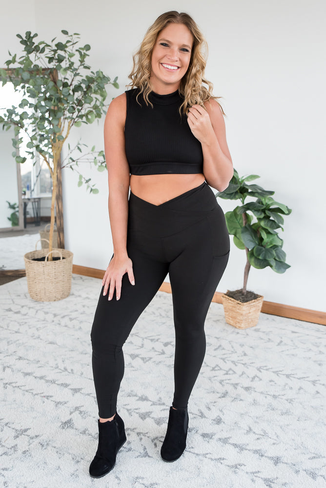 Criss Cross Pocket Leggings in Black